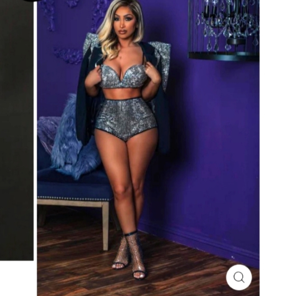 Angel brings three-piece set